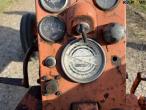 Allis-Chalmers 4 cylinder diesel traktor 24