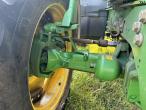 John Deere 6R145 4 WD med frontlift 15