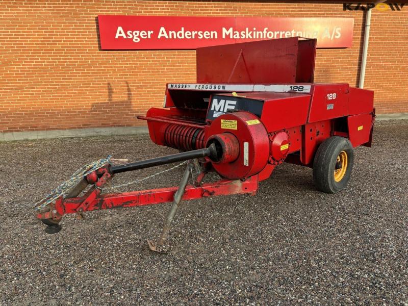 Massey Ferguson 128 småballe presser 1