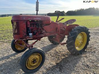 Massey Ferguson 820 traktor