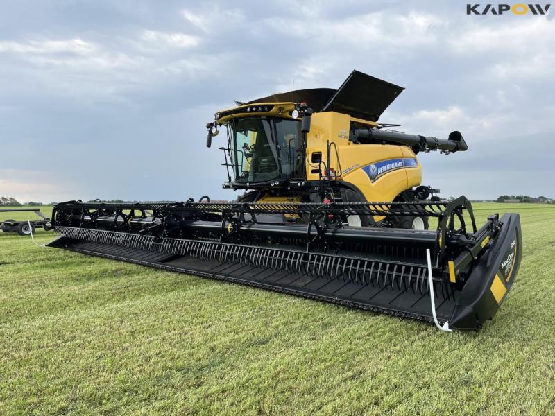 New Holland CR9.90 4WD mejetærsker med 40 fod Macdon skærebord 1