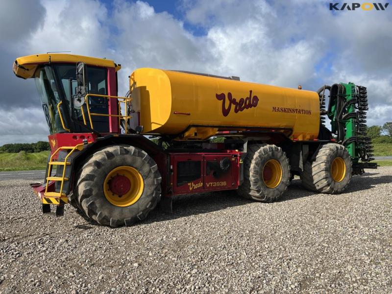 Vredo VT3936 multitrækker med Samson TD 12 græsnedfælder 1