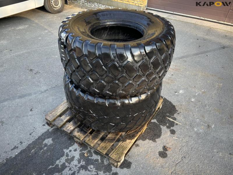 2 pcs Alliance 560/60-R22.5 tyres 1