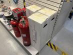 8 x Fire extinguisher + holder 7