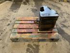 8 pcs of 44 kg Case IH front blocks 2