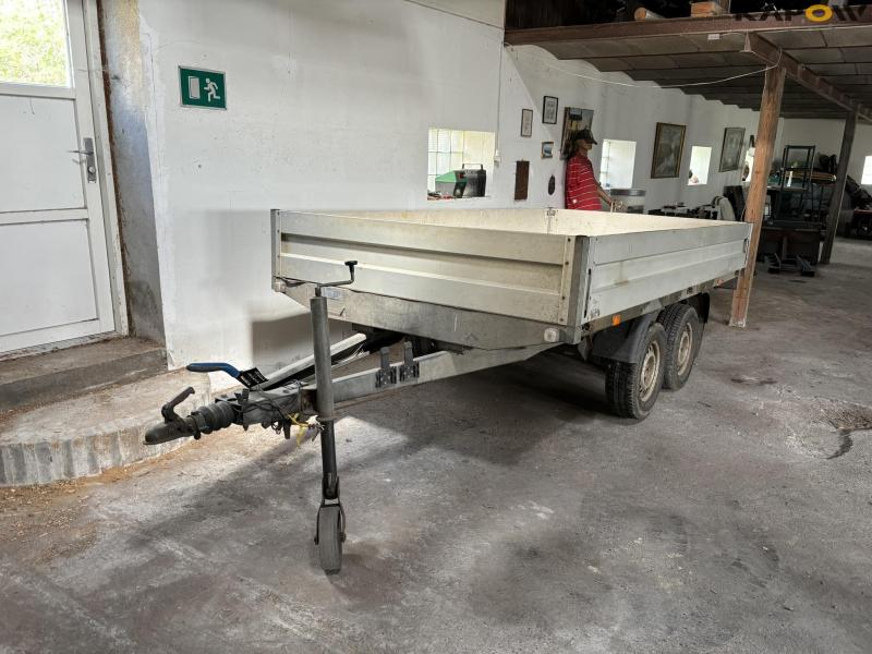 AGADOS 2000 kg trailer 1