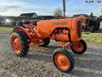 Allis-Chalmers D272 tractor 3