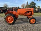 Allis-Chalmers D272 tractor 4