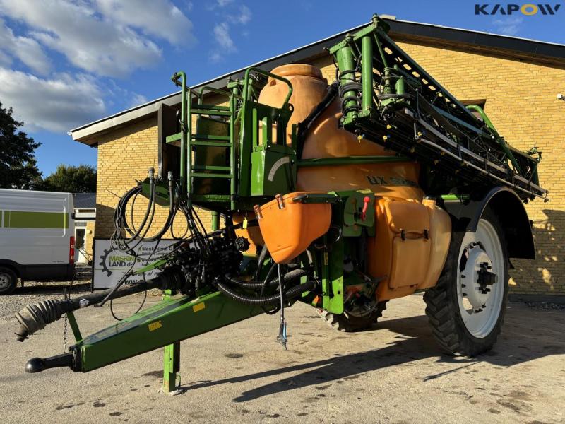 Amazone UX5200 sprayer 36m 1