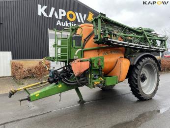 Amazone UX5200 trailer sprayer