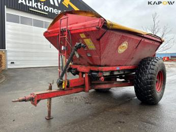 B6 Bredal fertilizer spreader