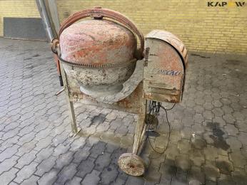 Concrete mixer