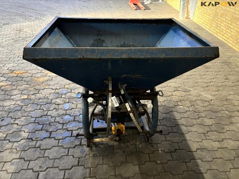 Beech ball salt spreader 1