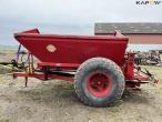 Bredal B6 fertilizer spreader with extra spare parts 8