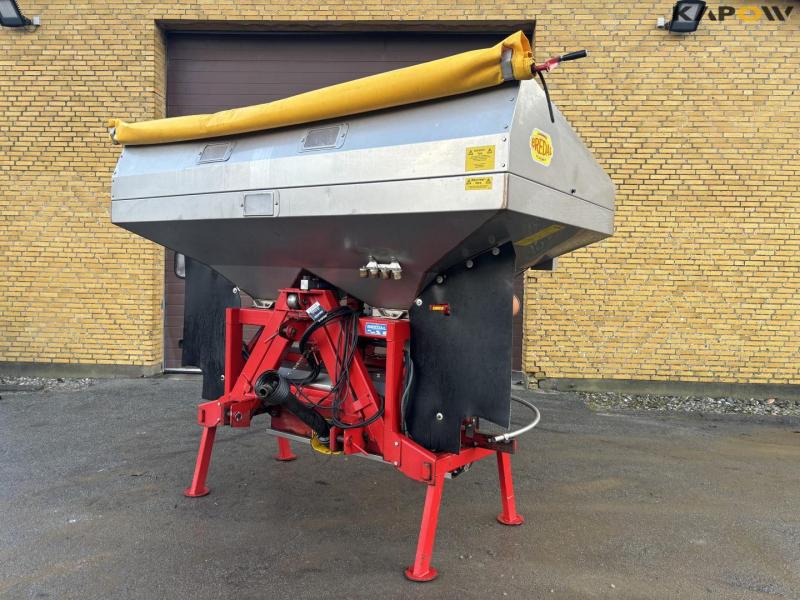 Bredal fertilizer spreader 1