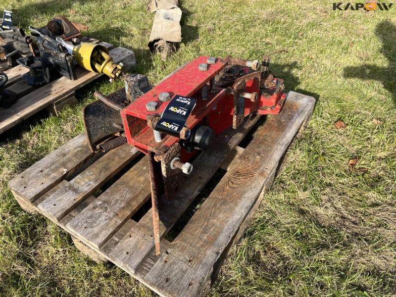 Bredal reduction gear and trailer hitch for B80 spreader 1