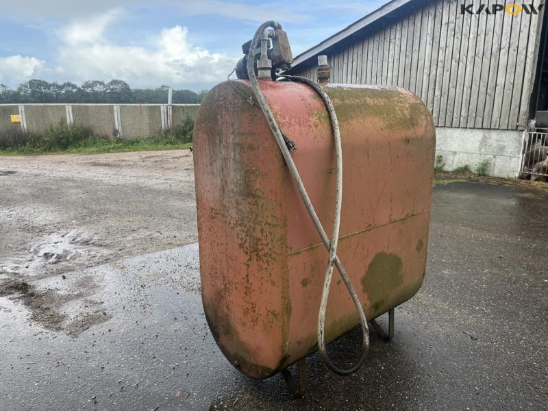 Diesel tank with pump 1