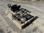 Various hitches for digger buckets 7