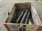 Various hydraulic cylinders 6