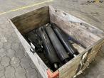 Various hydraulic cylinders 7