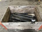 Various hydraulic cylinders 8