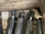 Various hydraulic cylinders 10