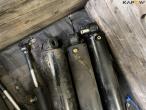 Various hydraulic cylinders 11