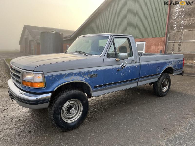 Ford F250 XLT pick-up American car 1