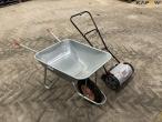 Lawnmower + wheelbarrow 3