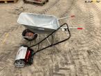 Lawnmower + wheelbarrow 8