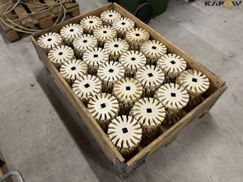 Rubber wheels for Grasselli derinder 1