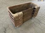 Horse feed trough 8