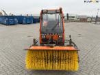 Holder C2.34 with broom and salt spreader 2