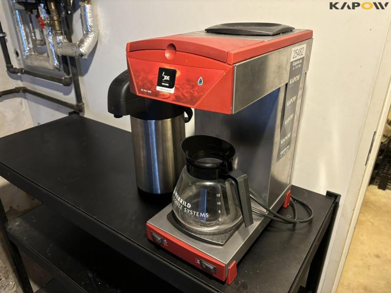 JDE coffee machine and thermos 1