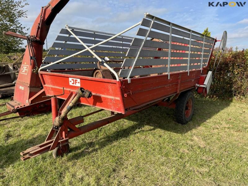 JF AV3 unloading wagon 1