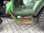 John Deere 2320 with broom and salt spreader 81