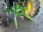 John Deere 3040 tractor 26