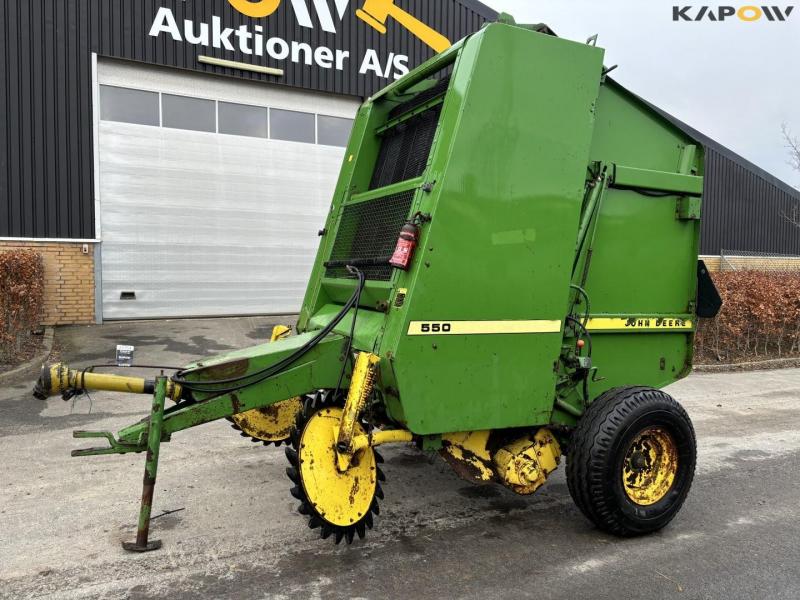 John Deere 550 round baler 1