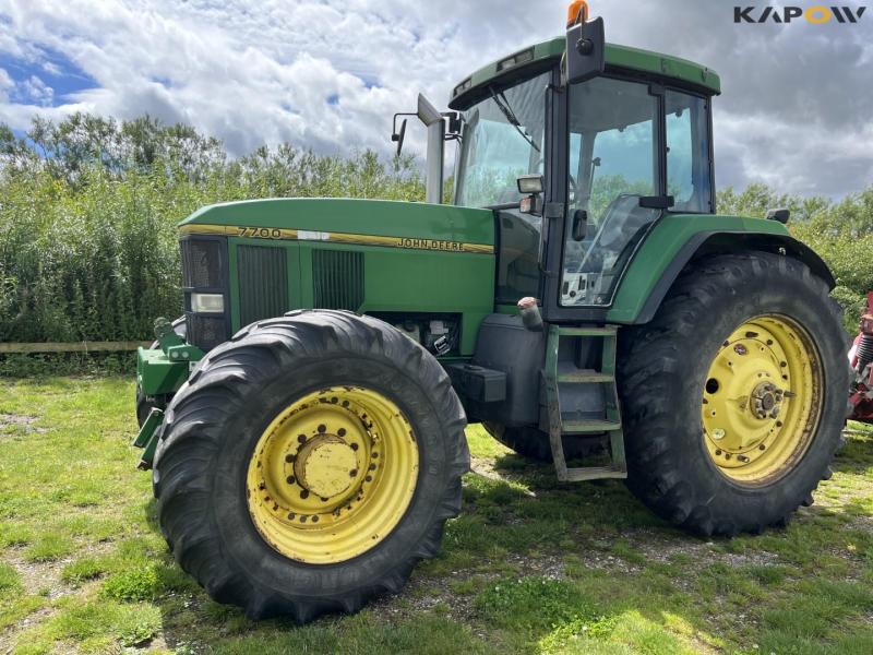 John Deere 7700 Powershift tractor 1