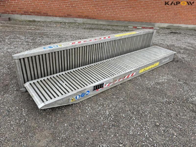 Metal meal ramps 1