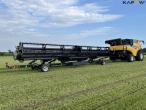 New Holland CR9.90 4WD combine with 40ft Macdon header 11