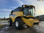 New Holland CX8080 combine harvester 3