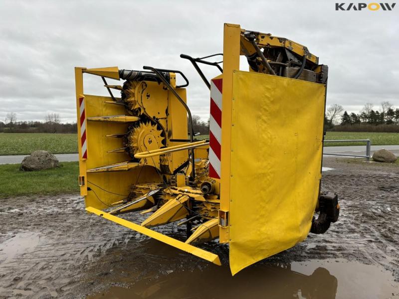 New Holland corn cutting table 8 rows 1