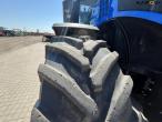 New Holland T8.435 Power Command tractor with GPS 23
