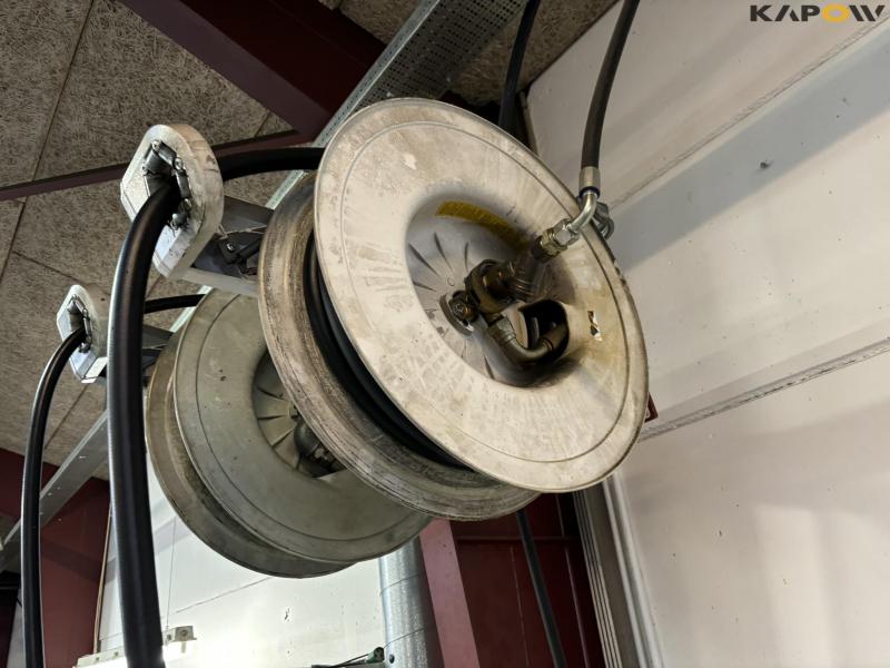 Oil hose reel with flow gun 1