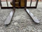 Pallet forks with Cat change 28