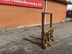 Pallet forks with Cat change 2