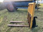 Pallet forks with Hydrema hitch 8