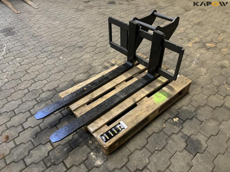 Pallet forks with Hydrema switch 1