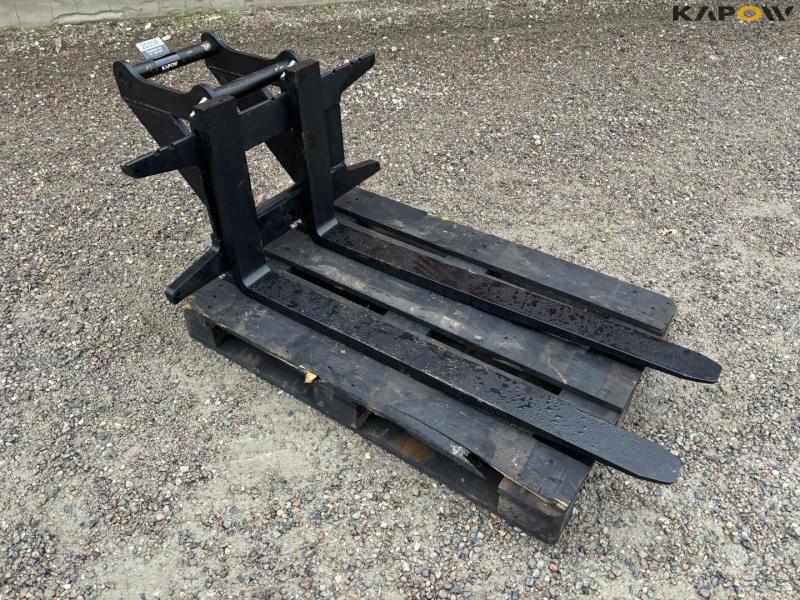 Pallet forks with Hydrema switch 1